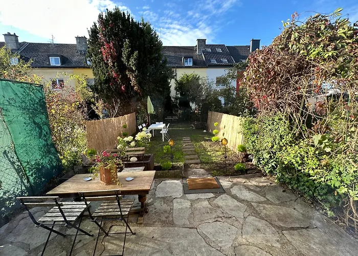 The Peaceful Garden Family With Free Parking Casa de Férias *