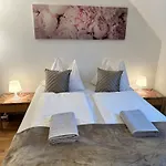 Semesterbostad The Peaceful Garden Family With Free Parking Salzburg
