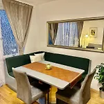 The Peaceful Garden Family With Free Parking Semesterbostad