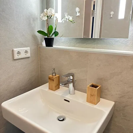 The Peaceful Garden Family With Free Parking Salzburg