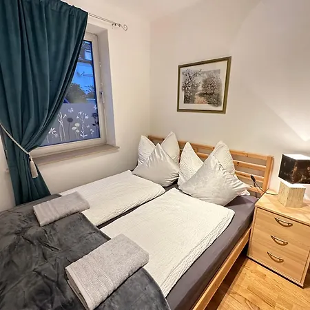 The Peaceful Garden Family With Free Parking Vakantiehuis