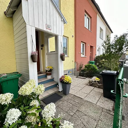 The Peaceful Garden Family With Free Parking Vakantiehuis