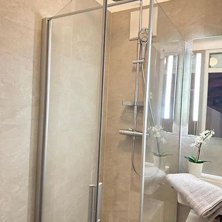 The Peaceful Garden Family With Free Parking 別荘